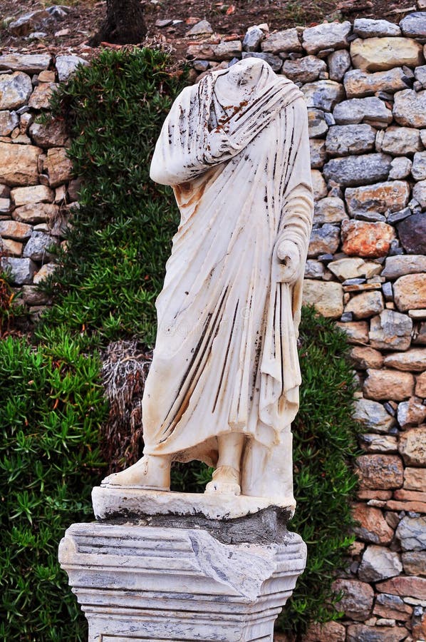 Ancient statues in Ephesus stock image. Image of ephesus - 92459641