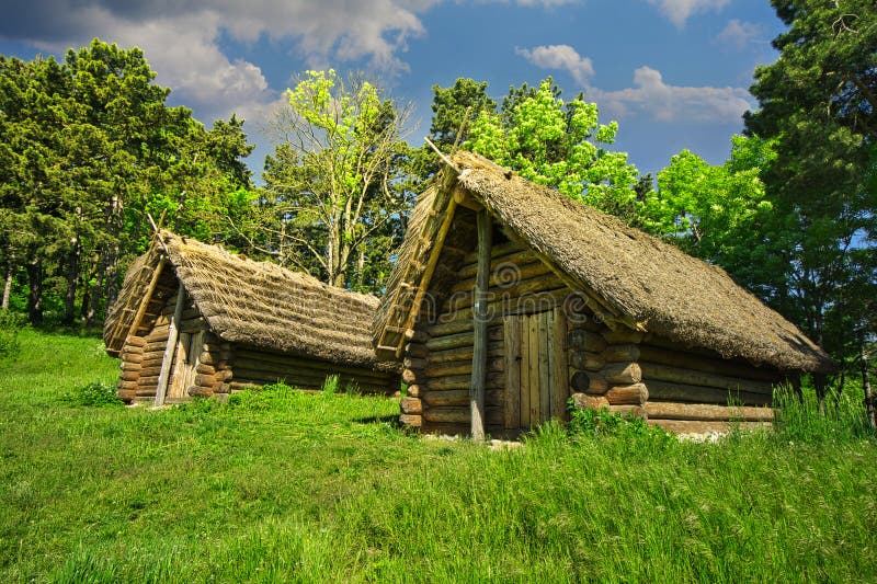 Starobylé dřevěné slovanské obydlí na hradišti Molpir
