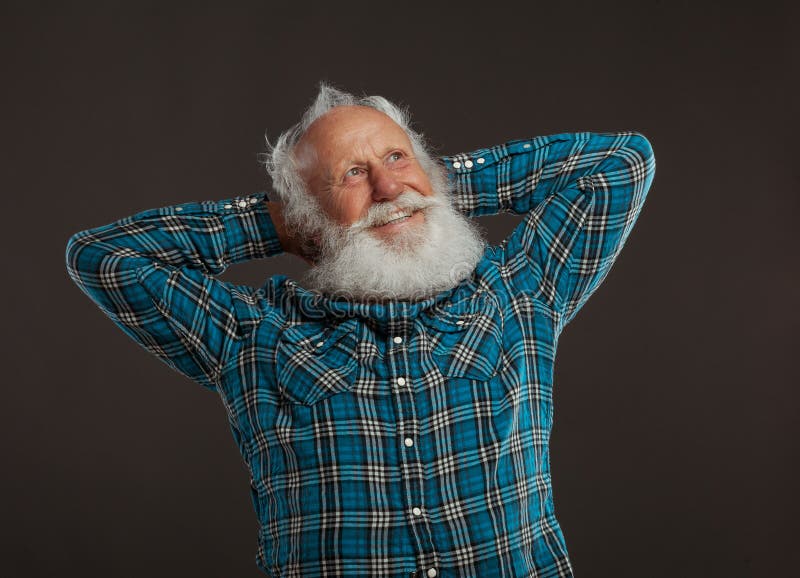 Ancião com uma barba longa com sorriso grande imagem de stock royalty free Ancião com uma barba longa com sorriso grande imagem de stock royalty free