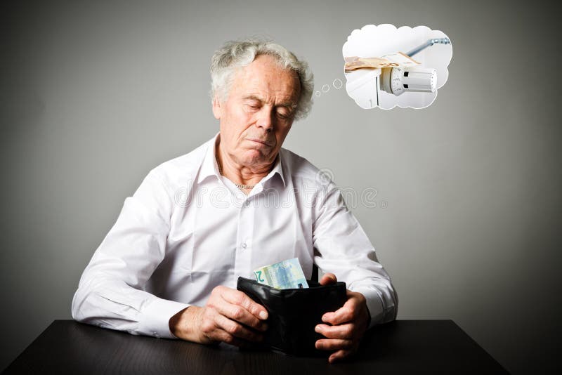 Ancião no branco e carteira com Euro vinte Estação de aquecimento, impostos e conceito de salvamento radiador