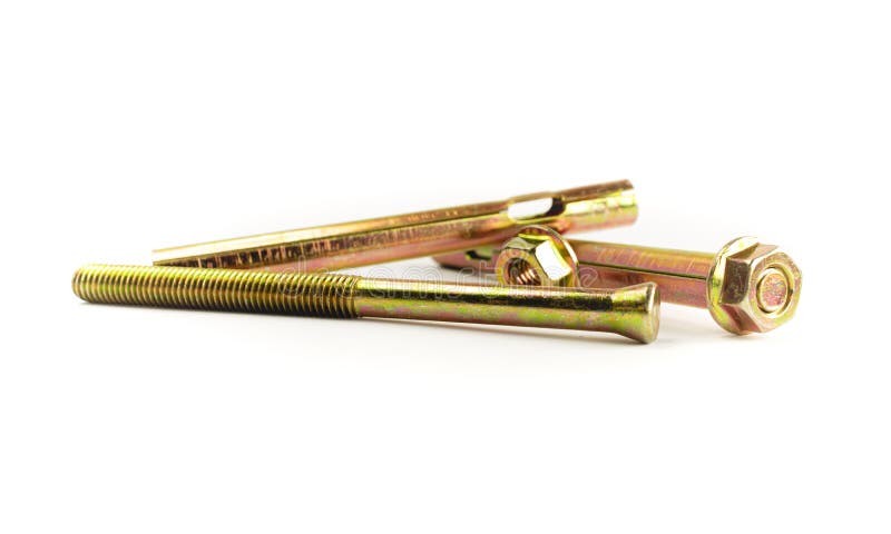 Anclaje de expansión de recubrimiento de zinc amarillo cerrado con una tuerca aislada en blanco. elementos de fijación aislados. material de conexión sobre fondo blanco.