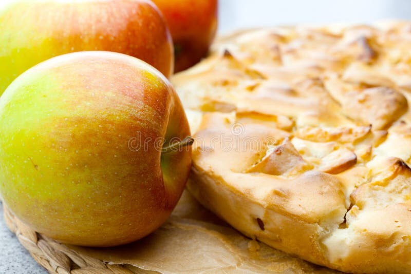 Ancora durata del grafico a torta di mela e della mela immagini stock libere da diritti Ancora durata del grafico a torta di mela e della mela immagini stock libere da diritti