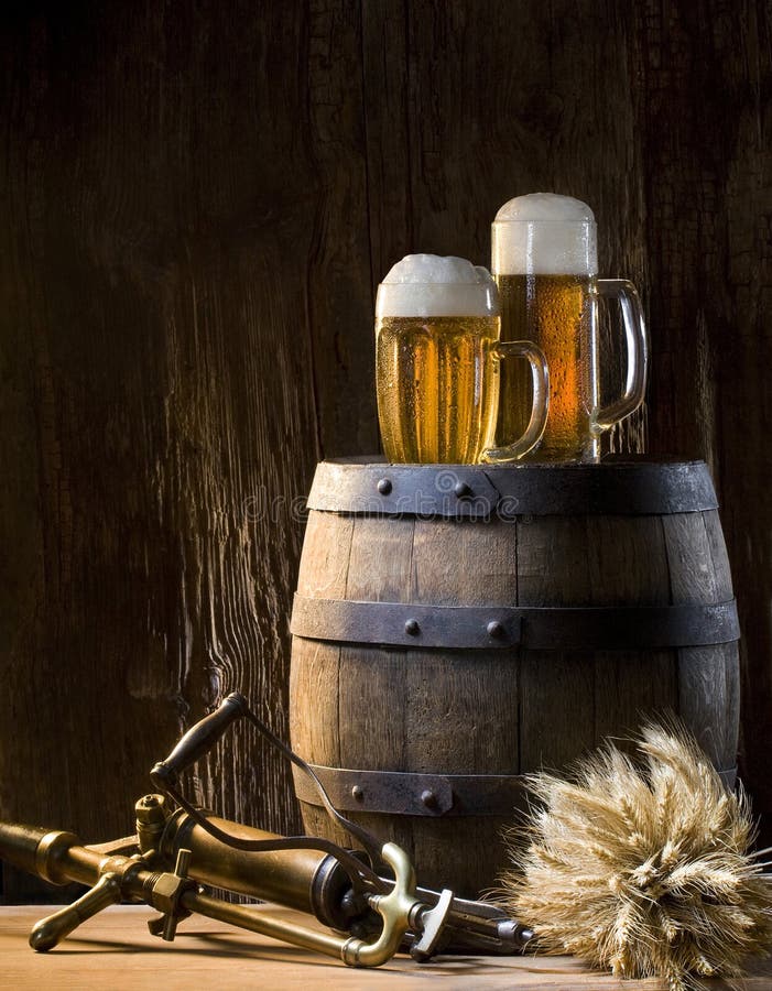 Ancora vita con birra fotografie stock Ancora vita con birra fotografie stock
