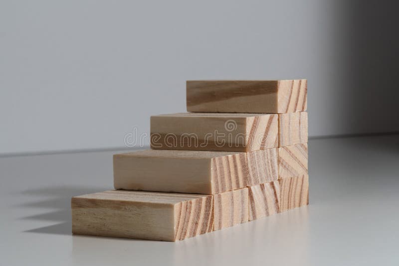 Andare su! Scale isolate del blocco che conducono a nessuna parte fotografie stock Andare su! Scale isolate del blocco che conducono a nessuna parte fotografie stock
