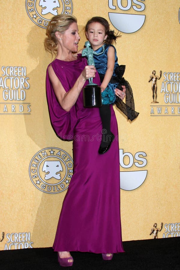 Julie Bowen, Aubrey Anderson-Emmons at the 18th Annual Screen Actors Guild Awards Pressroom, Shrine Auditorium, Los Angeles, CA 01-29-12. Julie Bowen, Aubrey Anderson-Emmons at the 18th Annual Screen Actors Guild Awards Pressroom, Shrine Auditorium, Los Angeles, CA 01-29-12