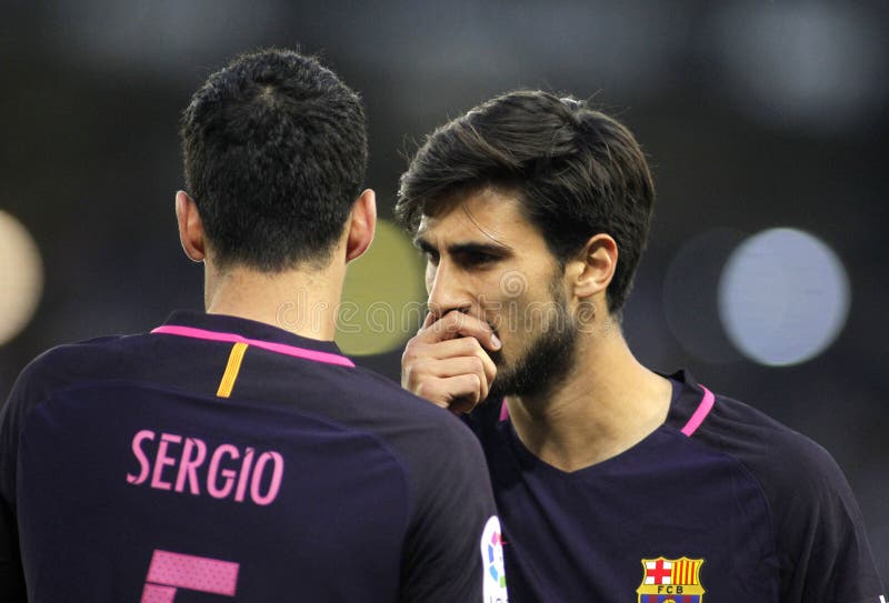 Jogador De Futebol Nacional De Portugal Andre Gomes Contra O Chile Logo  Atrás Mauricio Isla Durante a Xícara De Confederações De F Fotografia  Editorial - Imagem de passo, central: 207477682