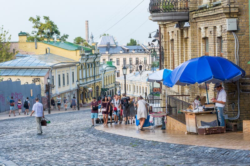 Andriyivskyy-Abfall, Fußgängerstraße Ukraine, Kyiv, Podil Ed lizenzfreies stockbild Andriyivskyy-Abfall, Fußgängerstraße Ukraine, Kyiv, Podil Ed lizenzfreies stockbild