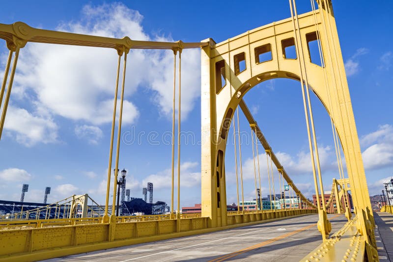 Andy Warhol Bridge in im Stadtzentrum gelegenem Pittsburgh, Pennsylvania, USA