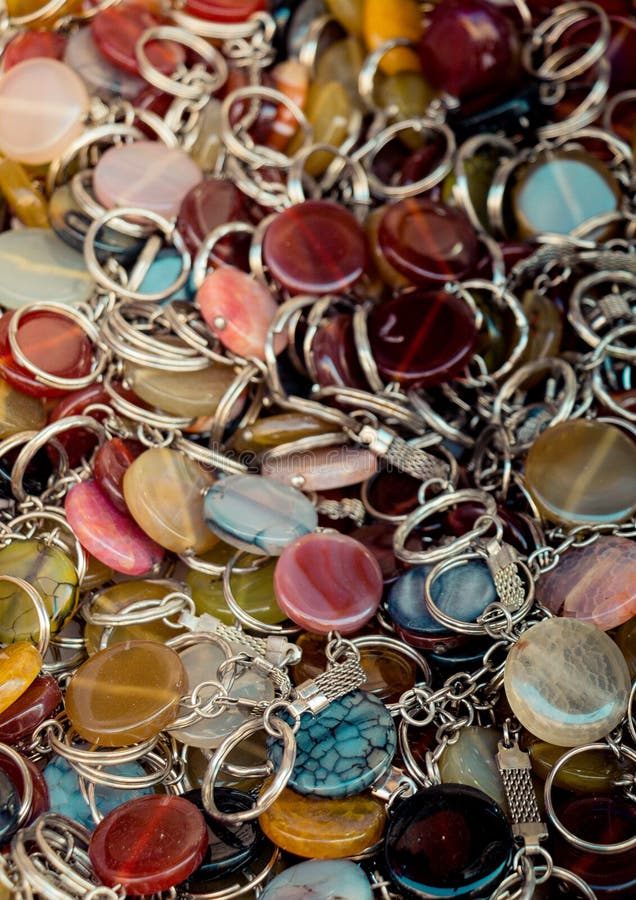 Anello del portiere allegato ad una pietra preziosa dei semi fotografia stock Anello del portiere allegato ad una pietra preziosa dei semi fotografia stock