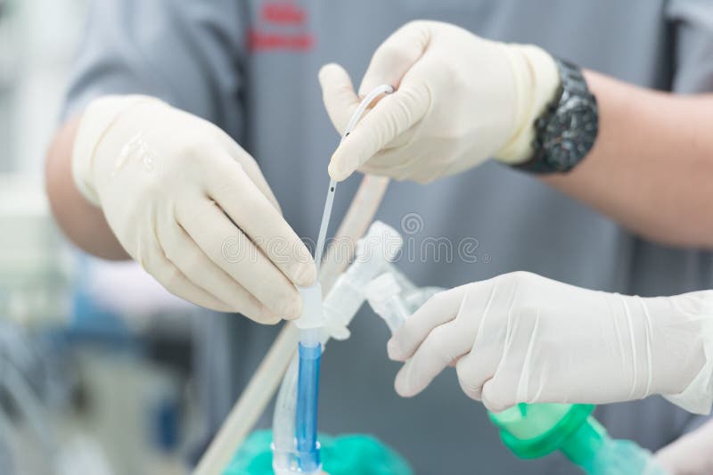 anesthesia nurse use suction suck sputum in double lumen endotracheal tube