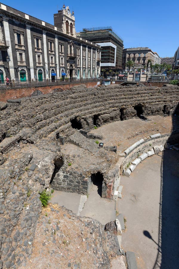 Anfiteatro romano a Catania, Sicilia, Italia fotografia stock libera da diritti Anfiteatro romano a Catania, Sicilia, Italia fotografia stock libera da diritti