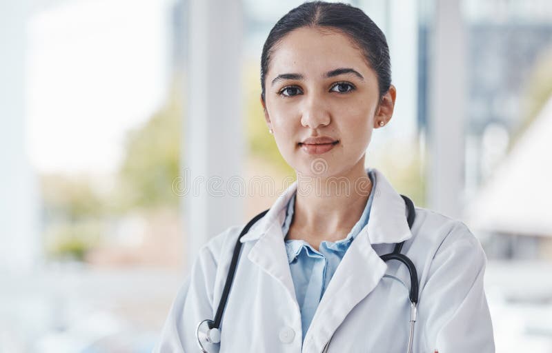 Anführerin und Porträt eines Arztes im Krankenhaus nach einer ärztlichen Beratung. selbstbewusst jung und stolz stockfoto
