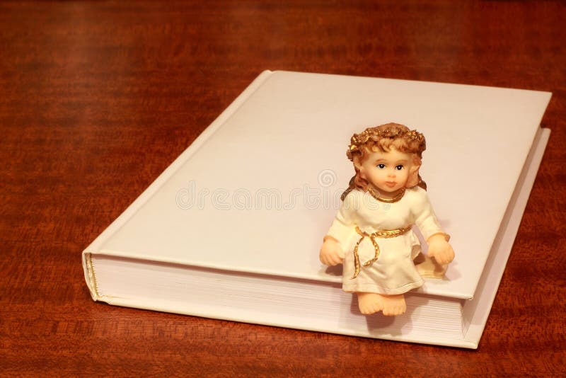 Ange et Sainte Bible photo libre de droits Ange et Sainte Bible photo libre de droits