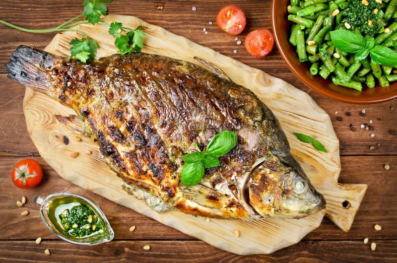 Angefüllte Fische gekocht auf bbq lizenzfreies stockfoto Angefüllte Fische gekocht auf bbq lizenzfreies stockfoto