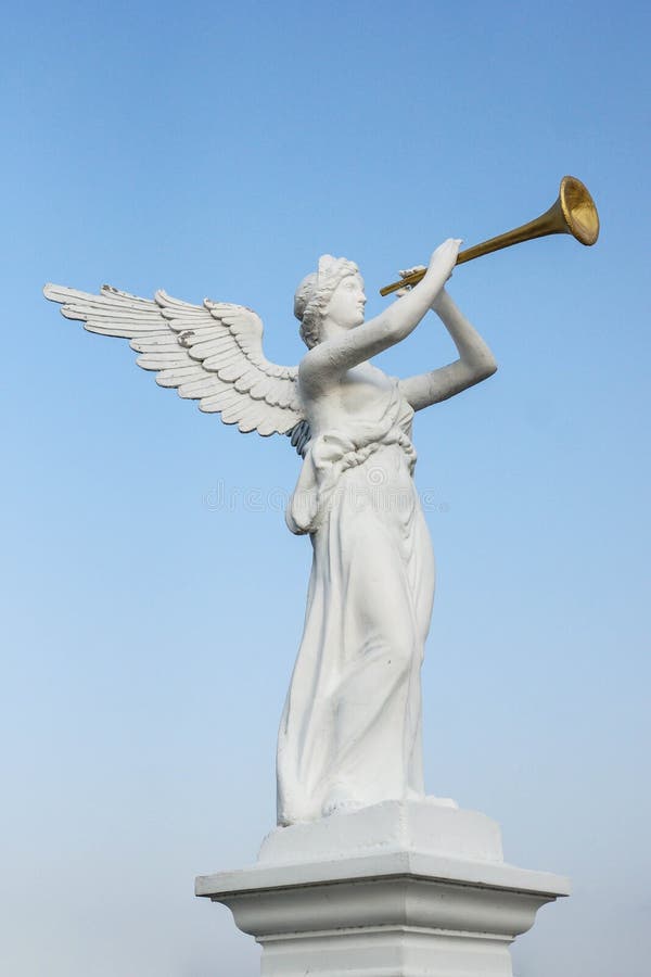 Heralding Angel Blowing Trumpet Stocking Holder Silvertone Metal 6.5" 