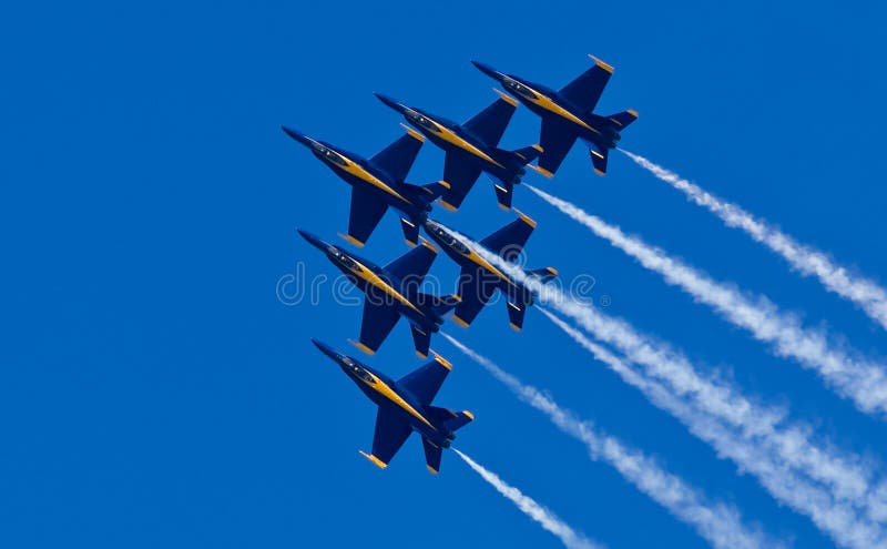 Angeli blu dello squadrone di dimostrazione del blu marino degli Stati Uniti fotografie stock libere da diritti Angeli blu dello squadrone di dimostrazione del blu marino degli Stati Uniti fotografie stock libere da diritti