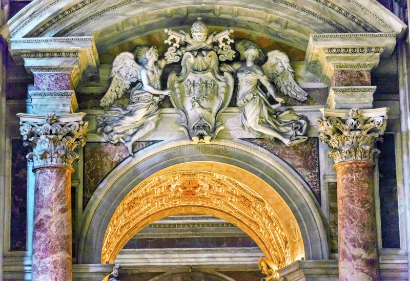 Anges papaux Vatican Rome Italie de clés de voûte de basilique du ` s de St Peter