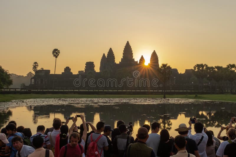 Angkor Wat, Siem Reap, Cambodia, November, 4, 2014: A large crowd of photographers all gathered round the edge of a lake royalty free stock photos Angkor Wat, Siem Reap, Cambodia, November, 4, 2014: A large crowd of photographers all gathered round the edge of a lake royalty free stock photos
