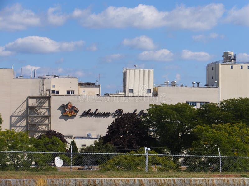 Anheuser-Buschbrauerei in Merrimack, New Hampshire lizenzfreie stockbilder Anheuser-Buschbrauerei in Merrimack, New Hampshire lizenzfreie stockbilder