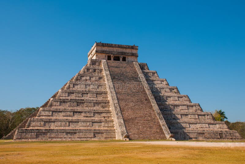 Anicent-Maya-Mayapyramide El Castillo Kukulkan in Chichen-Itza, Mexiko lizenzfreie stockfotografie Anicent-Maya-Mayapyramide El Castillo Kukulkan in Chichen-Itza, Mexiko lizenzfreie stockfotografie
