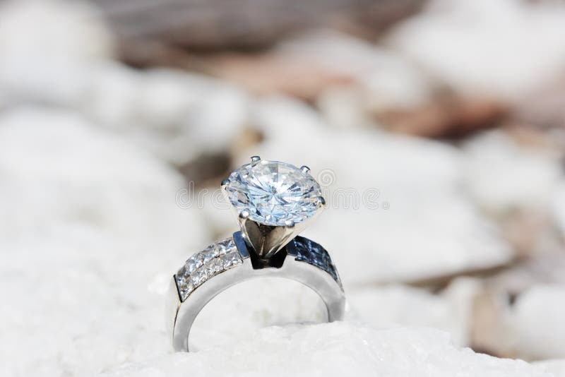 de diamante grande foto de archivo. Imagen alto - 5026206