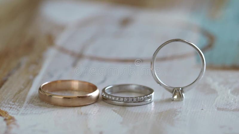 Anillos de boda Pareja de símbolos matrimoniales Amor por el hecho de que la novia y el novio se conviertan en esposa y marido Sí