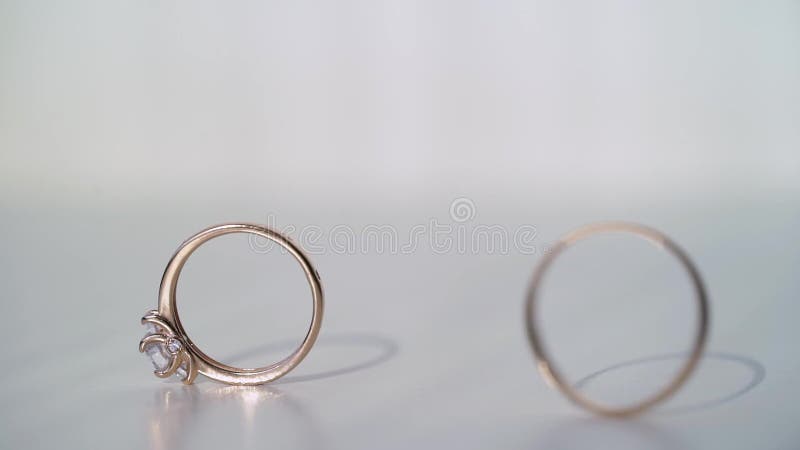 Anillos de boda Pareja de símbolos matrimoniales Amor por el hecho de que la novia y el novio se conviertan en esposa y marido Sí