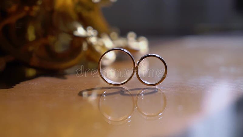 Anillos de boda Pareja de símbolos matrimoniales Amor por el hecho de que la novia y el novio se conviertan en esposa y marido Sí