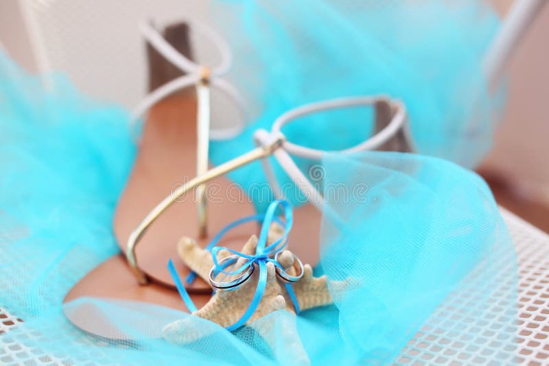 Anillos de bodas fotos de archivo