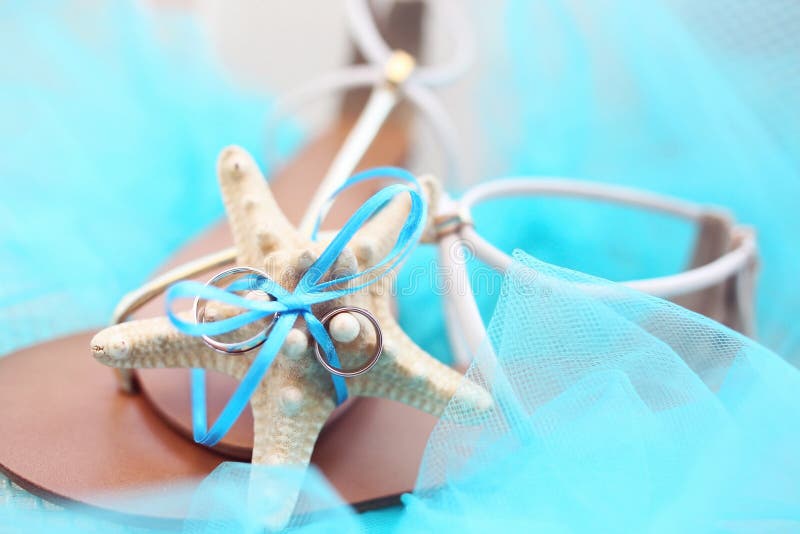 Anillos de bodas imagenes de archivo