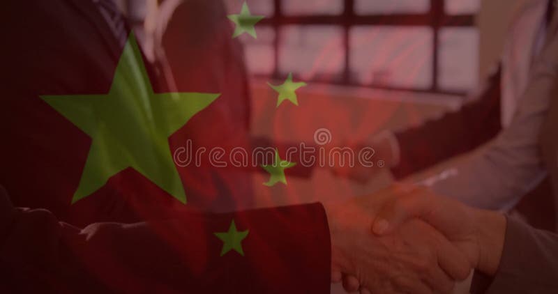 Animación de diversos hombres y mujeres de negocios estremecen la bandera de china almacen de video