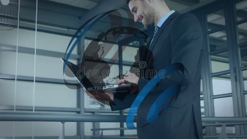 Animación de un escáner redondo sobre el globo giratorio contra un empresario caucásico que usa un portátil en la oficina almacen de video
