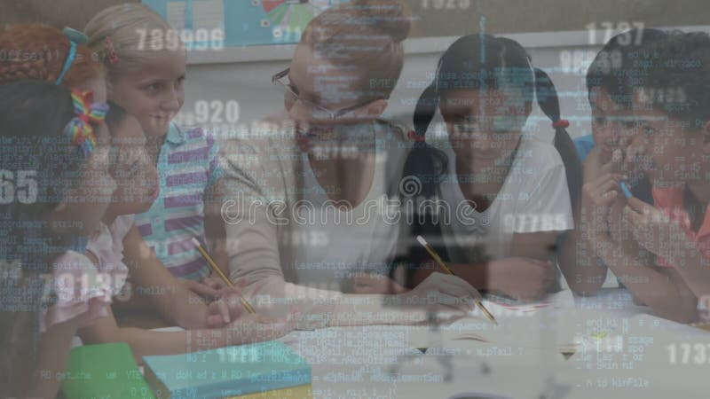 Animation der Datenverarbeitung gegenüber kaukasischen Lehrerinnen in der Schule stock video footage