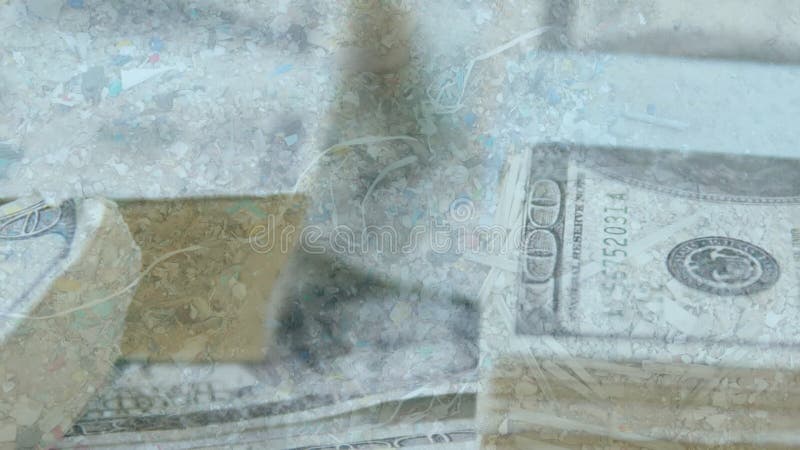 Animation des billets d'un dollar américains multiples sur une décharge de déchets illustration libre de droits