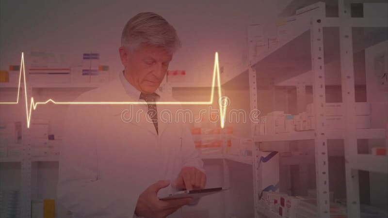 Animation du cardiographe sur un médecin mâle caucasien utilisant une tablette clips vidéos