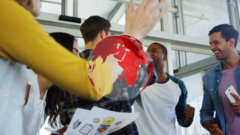 Animation du globe à travers divers groupes heureux collègues d'affaires high fiving banque de vidéos