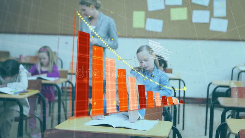 Animation du traitement des données et diagramme sur divers enfants de l'école apprenant en classe clips vidéos