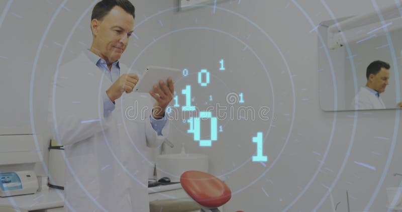 Animation du traitement des données sur le dentiste mâle caucasien utilisant une tablette banque de vidéos