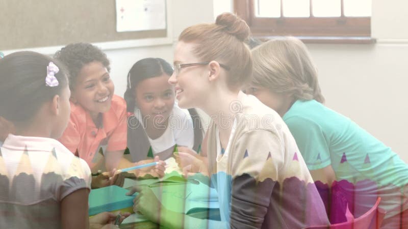 Animation von Verrückten über glückliche kaukasische Lehrerin und verschiedene Schüler in der Schule lizenzfreie abbildung