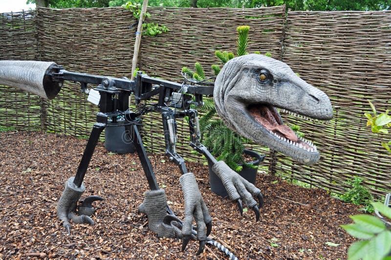 Peligro De Valla Eléctrica De Dinosaurios En Parque Fundidora Foto de archivo - Imagen de cerca, vacaciones: 187289772 Peligro De Valla Eléctrica De Dinosaurios En Parque Fundidora Foto de archivo - Imagen de cerca, vacaciones: 187289772
