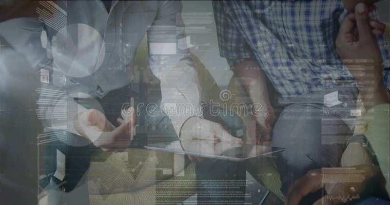 Animazione dell'elaborazione di dati finanziari su diversi gruppi di persone del settore video d archivio