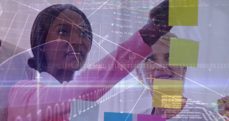 Animazione dell'elaborazione di dati finanziari su diversi gruppi di persone del settore archivi video