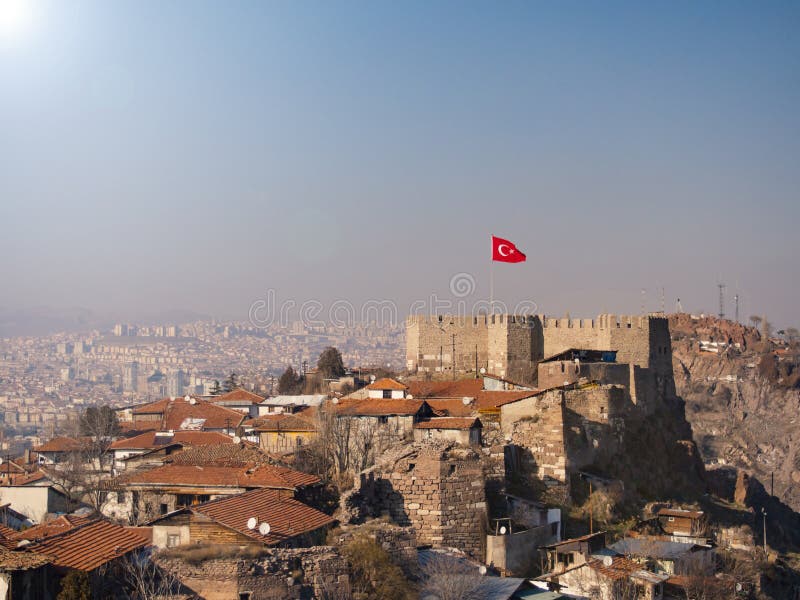 Ankara slott och turkisk flagga arkivfoto Ankara slott och turkisk flagga arkivfoto
