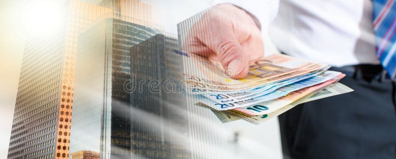 Anmärkningar för euro för manhandinnehav; åtskillig exponering arkivbild Anmärkningar för euro för manhandinnehav; åtskillig exponering arkivbild