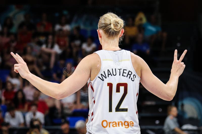 Ann Wauters, der w?hrend des Basketballspiels BELGIEN gegen FRANKREICH gewinnt stockbilder Ann Wauters, der w?hrend des Basketballspiels BELGIEN gegen FRANKREICH gewinnt stockbilder