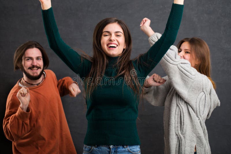 Anni dell'adolescenza che hanno divertimento immagini stock Anni dell'adolescenza che hanno divertimento immagini stock