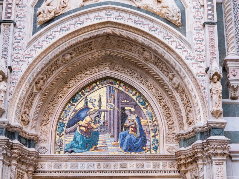 Annunication na porta de Mandorla na catedral de Florença, Itália fotos de stock Annunication na porta de Mandorla na catedral de Florença, Itália fotos de stock