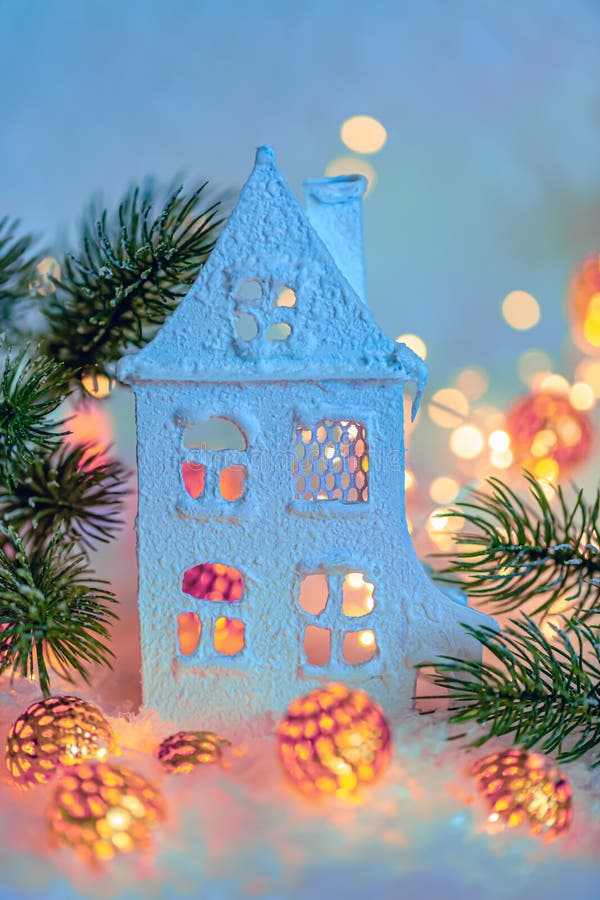 Ano novo feliz e Feliz Natal do cart?o Fundo borrado da decoração do inverno para o feriado Casa de campo ou chalé fotografia de stock royalty free Ano novo feliz e Feliz Natal do cart?o Fundo borrado da decoração do inverno para o feriado Casa de campo ou chalé fotografia de stock royalty free