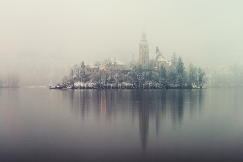 Anoramic-Ansicht von Bled See morgens, Slowenien stockfoto Anoramic-Ansicht von Bled See morgens, Slowenien stockfoto