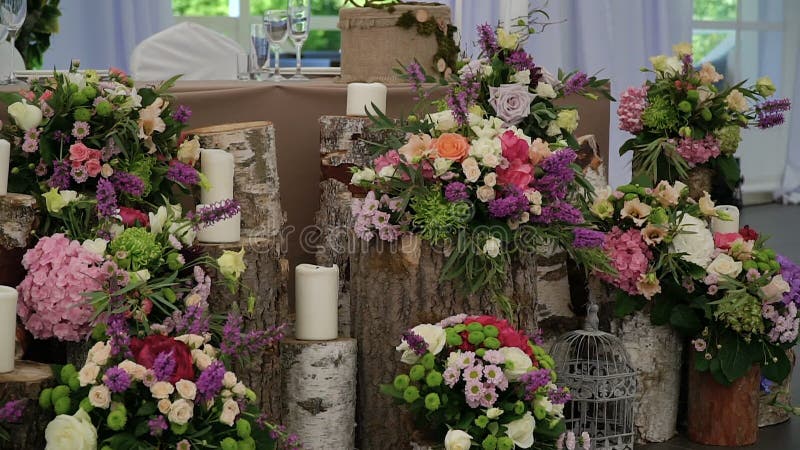 Anordnung für Blumen in einem Ort der Hochzeit